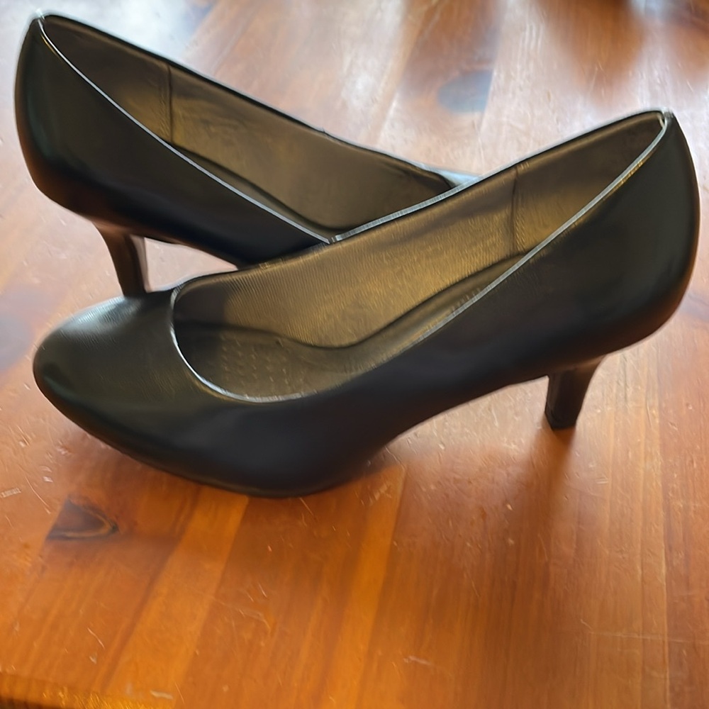 Black pumps - Picture 2 of 3
